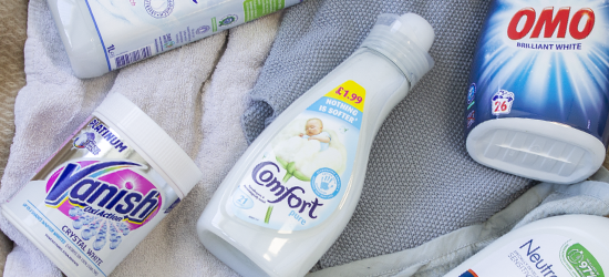 Sådan får du hvidt tøj hvidt igen (4 lette tips)