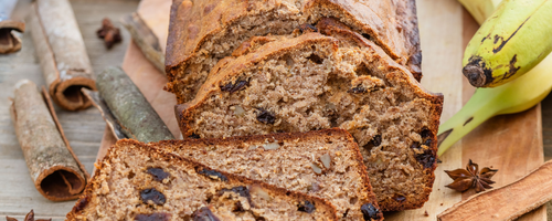 Bananbrød opskrift - luftig og svampet banankage